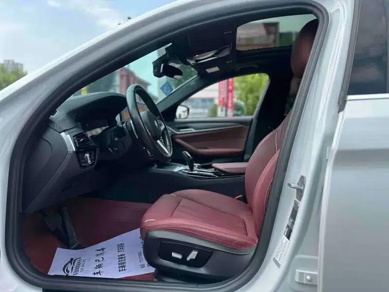 2023 BMW 5 Series 530Li Leading Edition M Sport Package — миниатюра 11