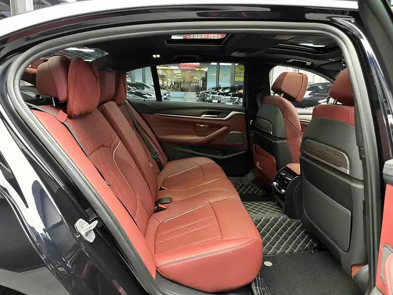 2022 BMW 5 Series, third facelift, 530Li Luxury M Sport Package — миниатюра 11