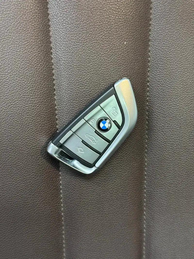 2019 BMW 5 Series 525Li M Sport Package — миниатюра 11