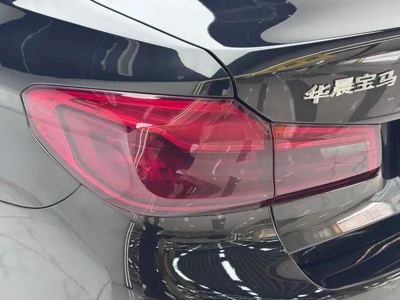 2019 BMW 5 Series 525Li M Sport Package — миниатюра 13