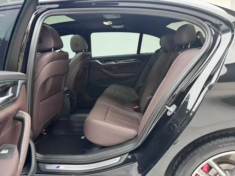 2019 BMW 5 Series 525Li M Sport Package — миниатюра 18