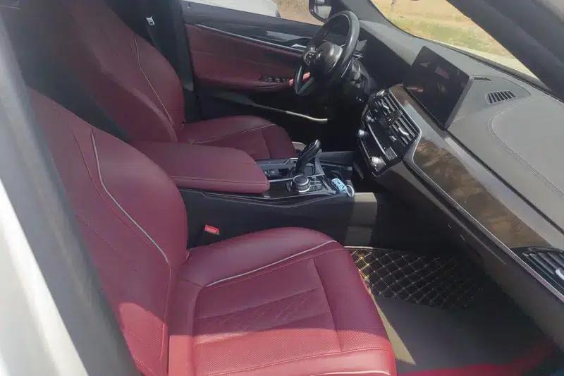 2022 BMW 5 Series 530Li Leading Edition M Sport Package — миниатюра 11