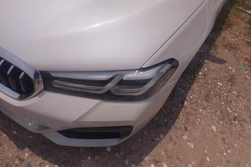2022 BMW 5 Series 530Li Leading Edition M Sport Package — миниатюра 4