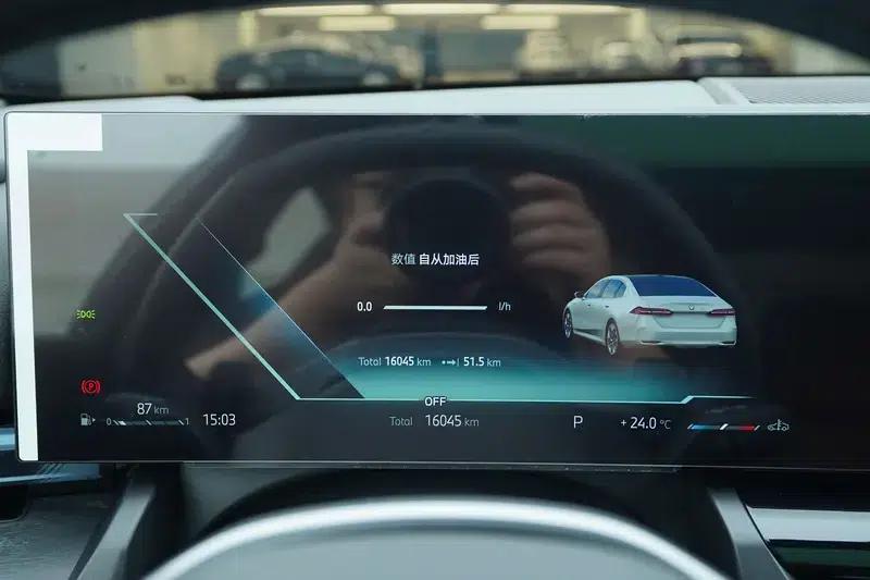 2024 BMW 5 Series 530Li Leading Luxury Package — миниатюра 11
