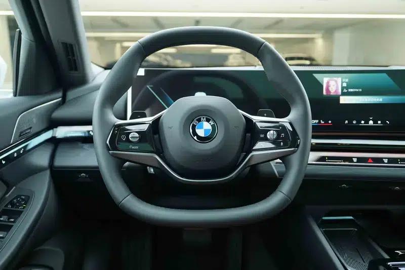 2024 BMW 5 Series 530Li Leading Luxury Package — миниатюра 12