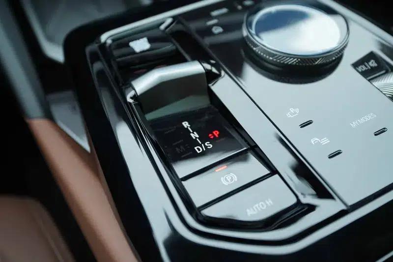 2024 BMW 5 Series 530Li Leading Luxury Package — миниатюра 13