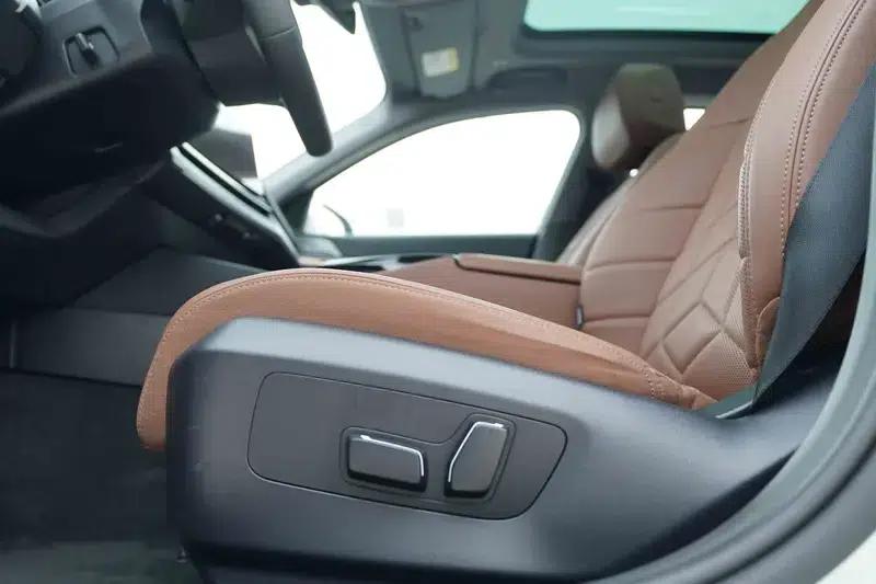 2024 BMW 5 Series 530Li Leading Luxury Package — миниатюра 15
