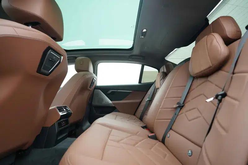 2024 BMW 5 Series 530Li Leading Luxury Package — миниатюра 17