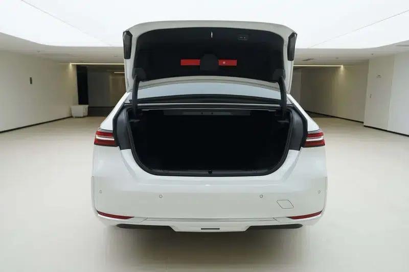 2024 BMW 5 Series 530Li Leading Luxury Package — миниатюра 21