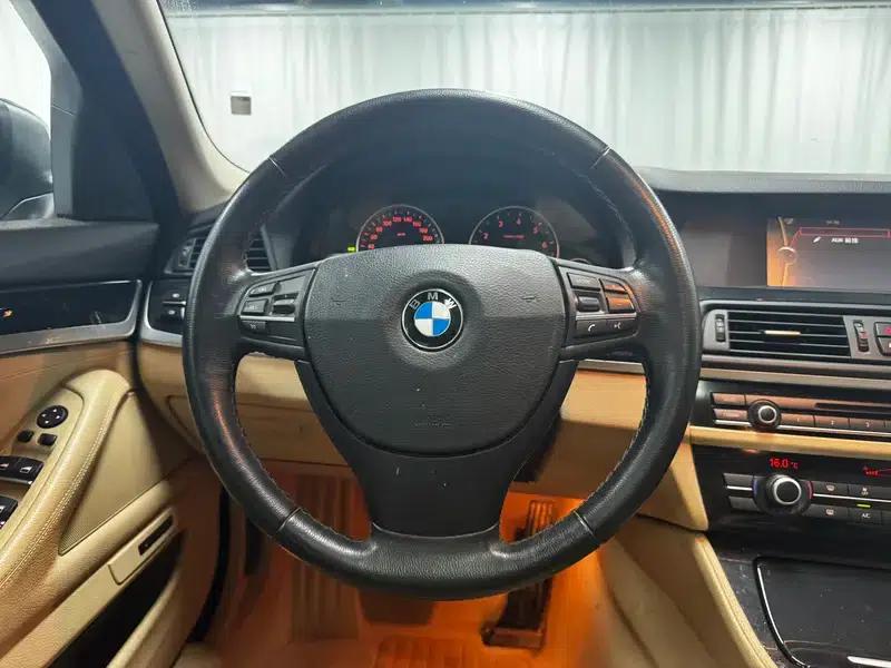 BMW 5 Series 2013 520Li Elegant Edition — миниатюра 16
