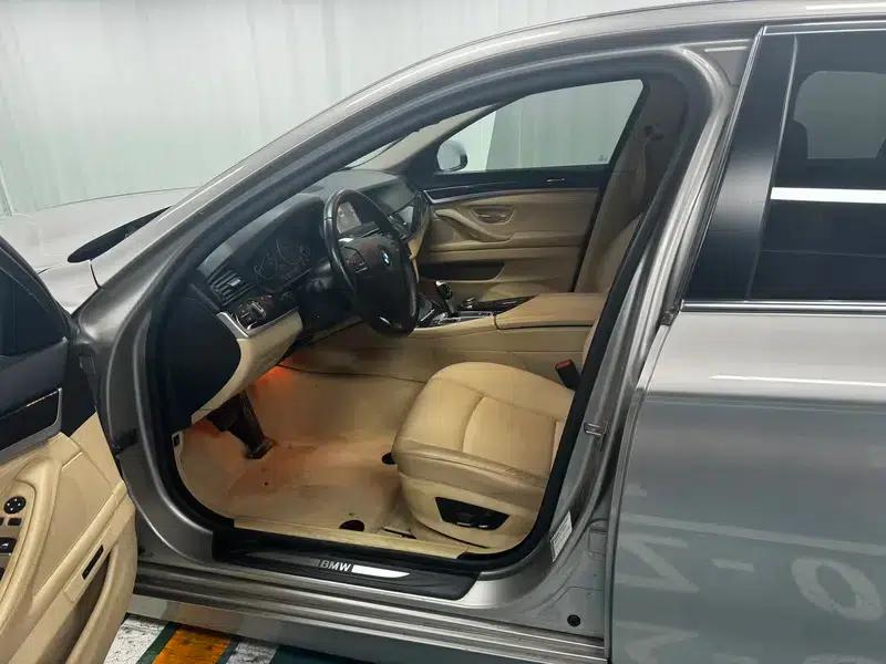 BMW 5 Series 2013 520Li Elegant Edition — миниатюра 17