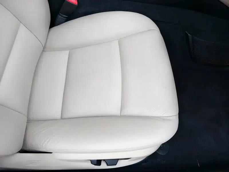 BMW 5 Series 2011 535Li Luxury — миниатюра 18