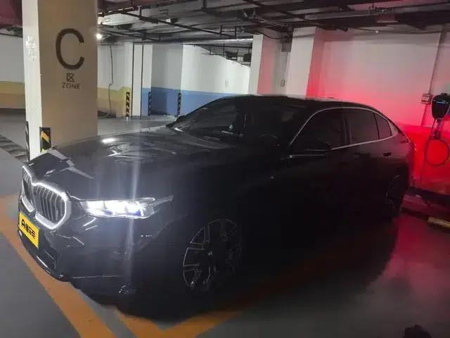 2024 BMW 5 Series 530Li Luxury M Sport Package — миниатюра 1