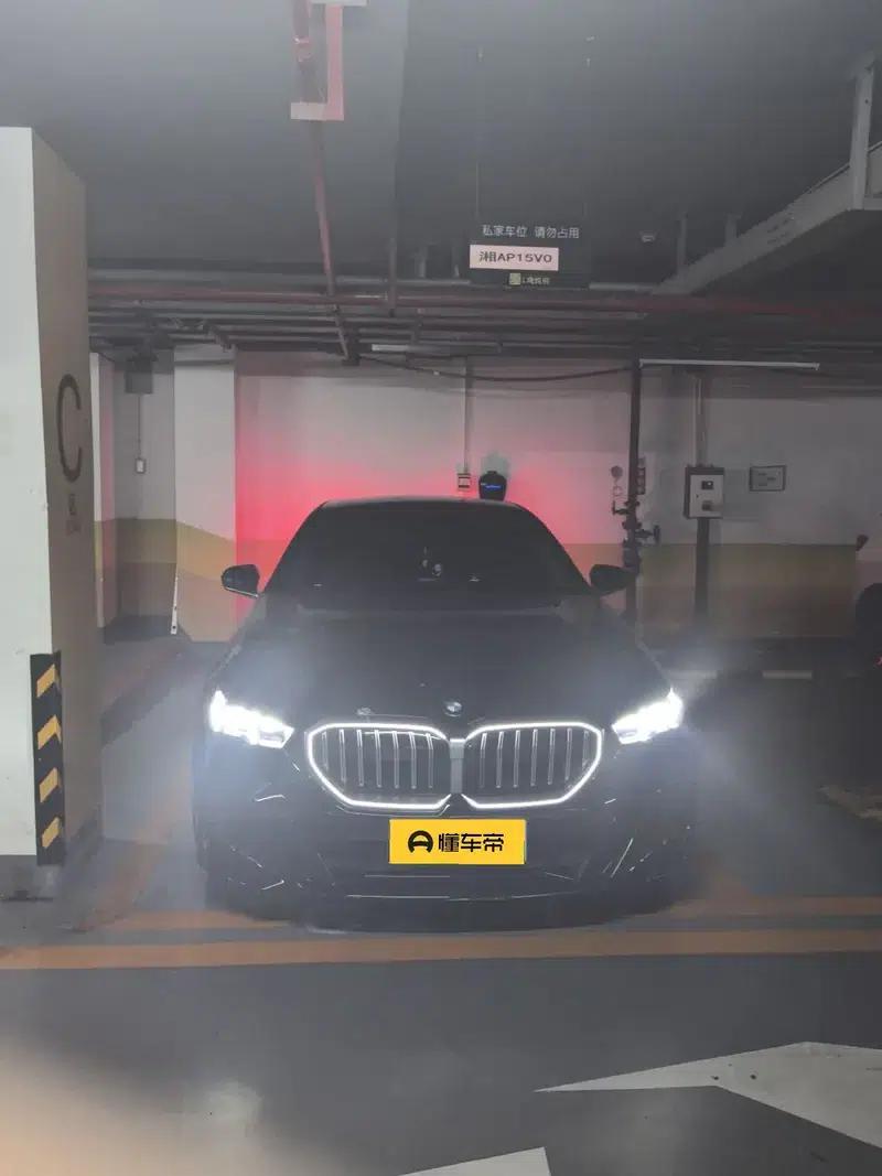 2024 BMW 5 Series 530Li Luxury M Sport Package — миниатюра 3
