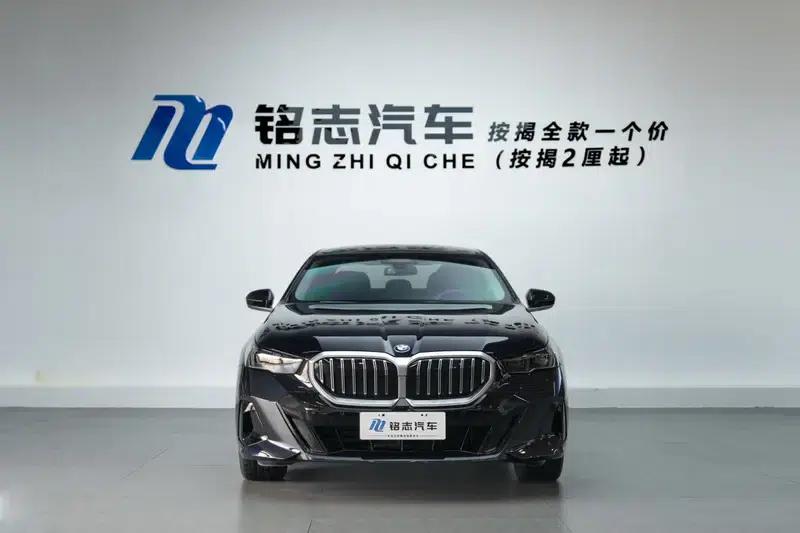 2025 BMW 5 Series 525Li M Sport Package — миниатюра 2
