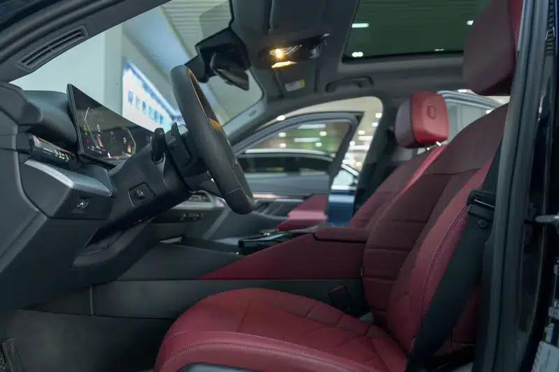 2025 BMW 5 Series 525Li M Sport Package — миниатюра 12
