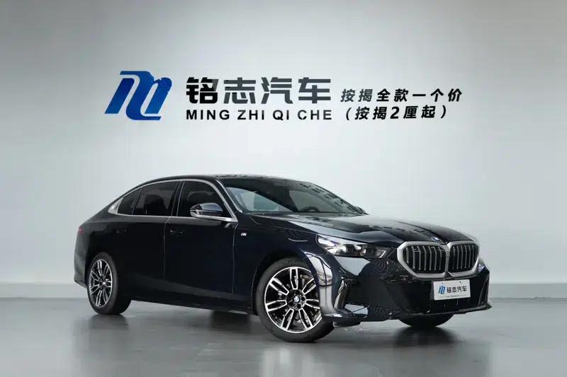 2025 BMW 5 Series 525Li M Sport Package — миниатюра 3