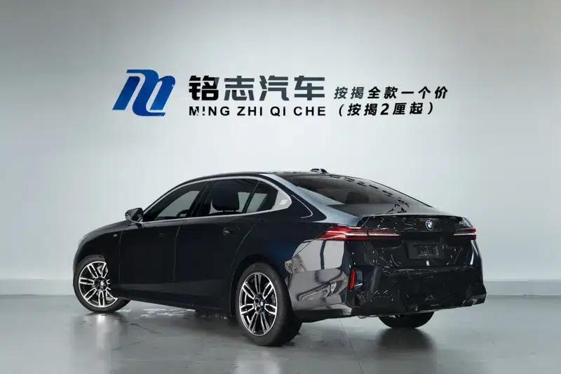 2025 BMW 5 Series 525Li M Sport Package — миниатюра 5