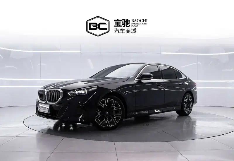 2025 BMW 5 Series 530Li Luxury M Sport Package — миниатюра 1