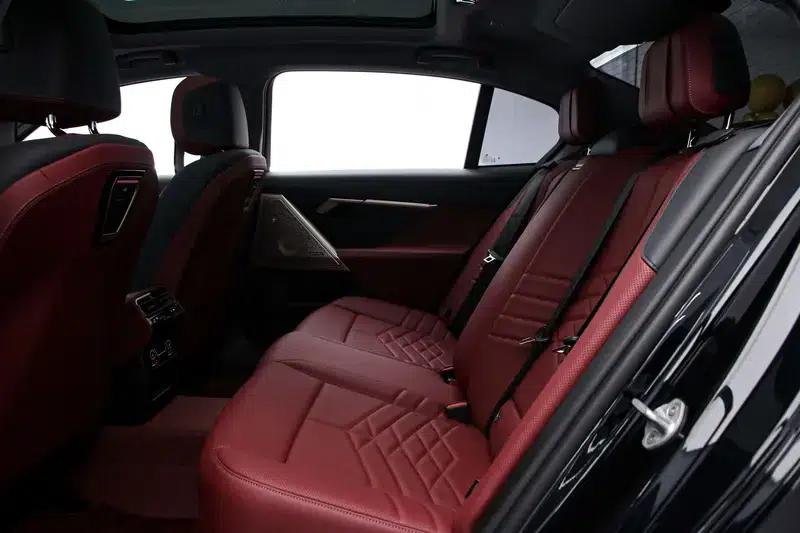 2025 BMW 5 Series 530Li Luxury M Sport Package — миниатюра 15