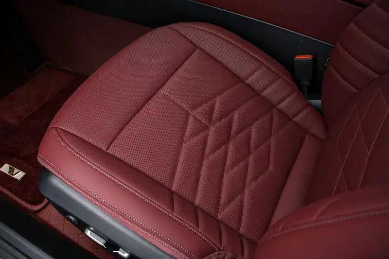 2025 BMW 5 Series 530Li Luxury M Sport Package — миниатюра 6