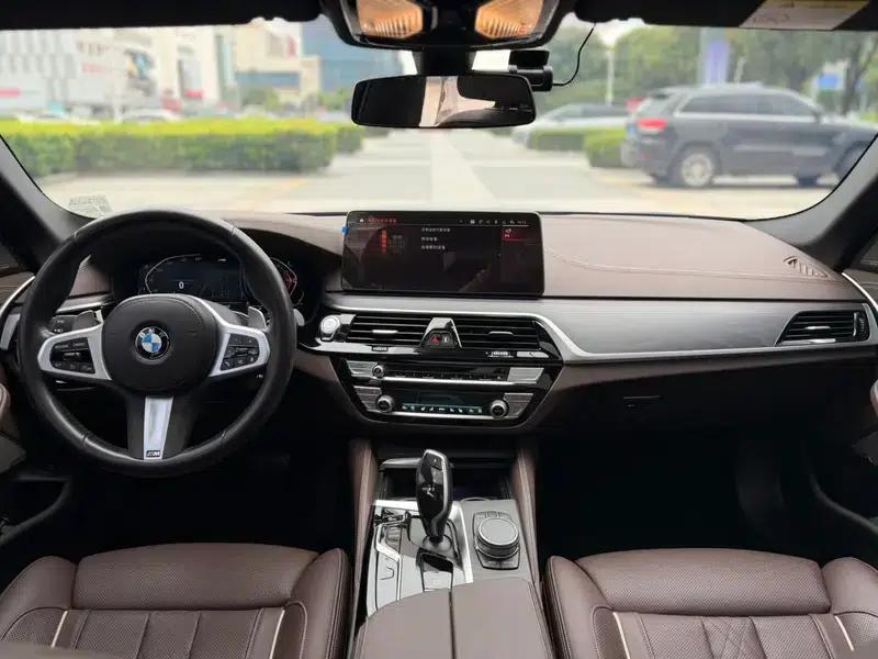 2023 BMW 5 Series 530Li Luxury M Sport Package — миниатюра 11