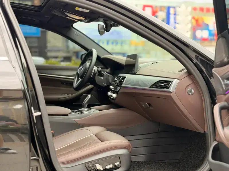 2023 BMW 5 Series 530Li Luxury M Sport Package — миниатюра 12
