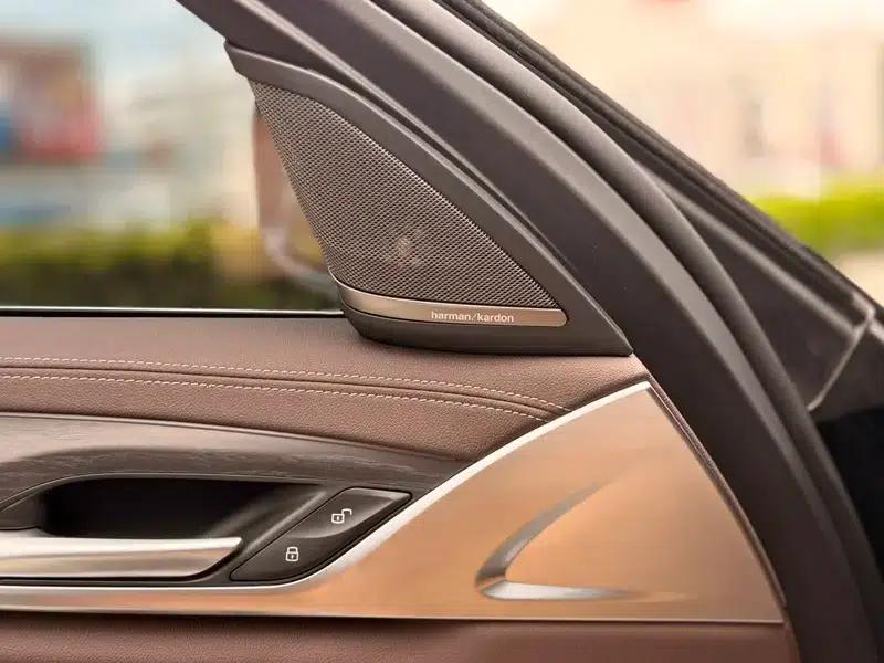 2023 BMW 5 Series 530Li Luxury M Sport Package — миниатюра 15