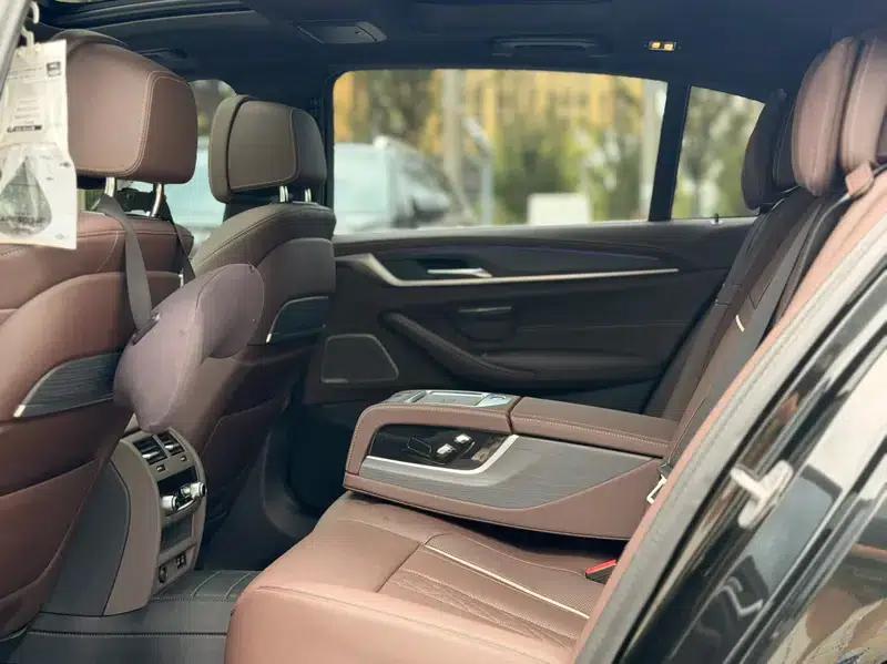 2023 BMW 5 Series 530Li Luxury M Sport Package — миниатюра 16