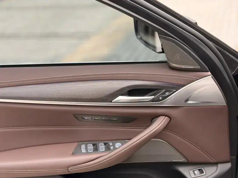 2023 BMW 5 Series 530Li Luxury M Sport Package — миниатюра 7