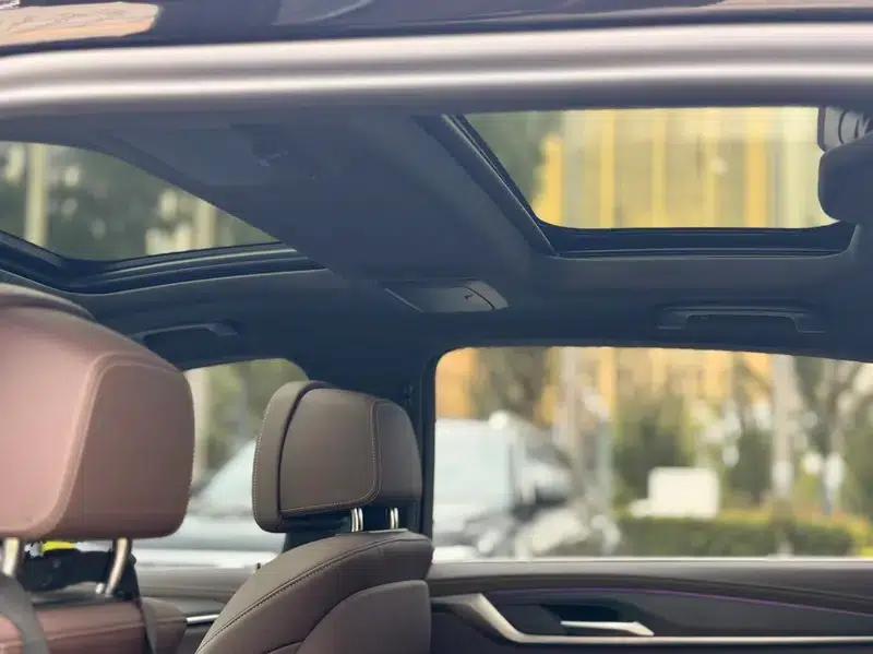2023 BMW 5 Series 530Li Luxury M Sport Package — миниатюра 8