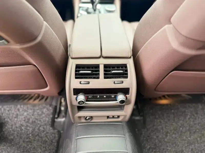 2023 BMW 5 Series 530Li Luxury M Sport Package — миниатюра 9
