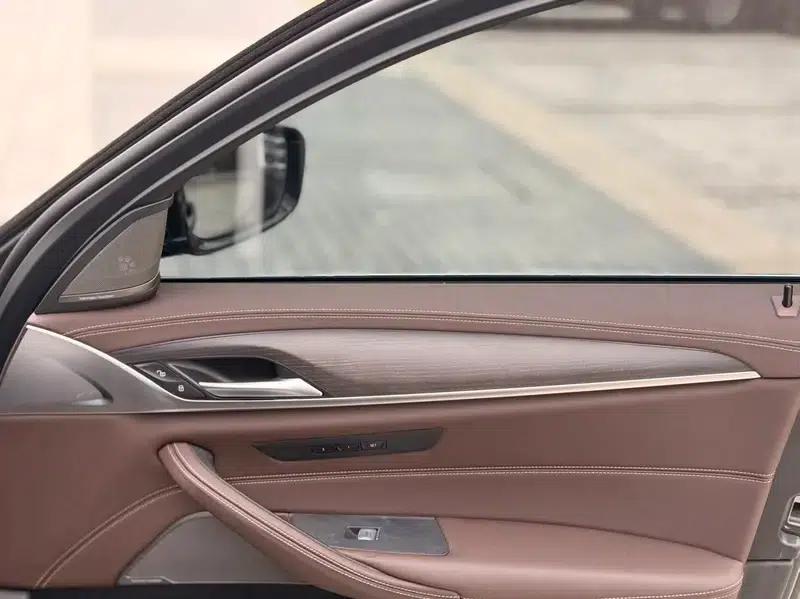 2023 BMW 5 Series 530Li Luxury M Sport Package — миниатюра 10
