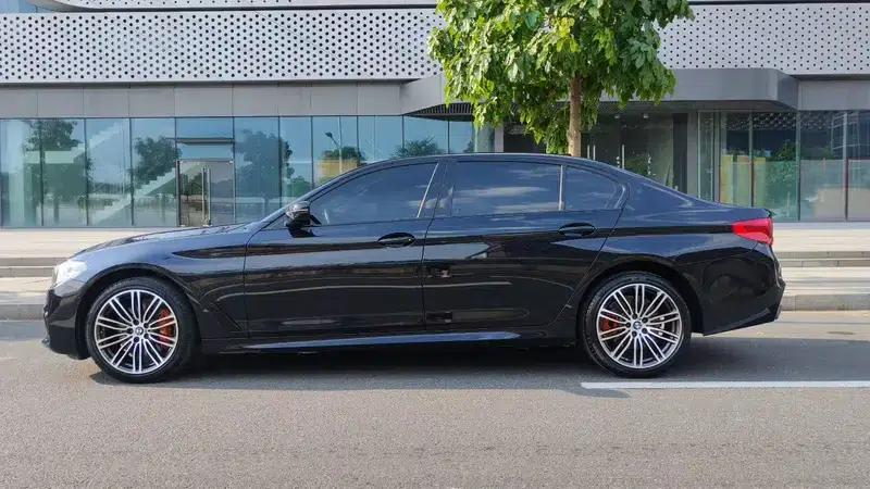 2019 BMW 5 Series 530Li Leading Edition M Sport Package — миниатюра 4