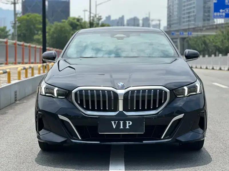 2024 BMW 5 Series 530Li Leading Edition M Sport Package — миниатюра 2