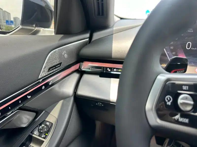 2024 BMW 5 Series 530Li Leading Edition M Sport Package — миниатюра 11