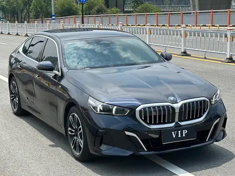 2024 BMW 5 Series 530Li Leading Edition M Sport Package — миниатюра 3