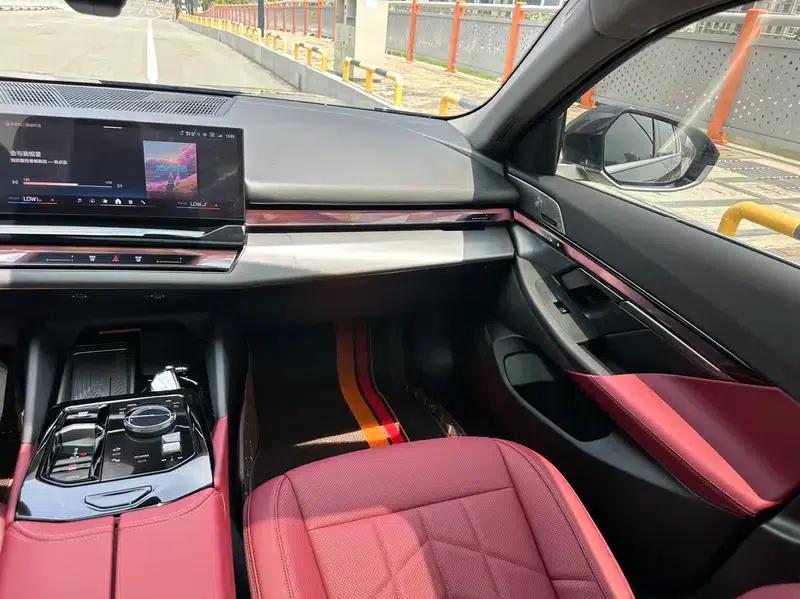 2024 BMW 5 Series 530Li Leading Edition M Sport Package — миниатюра 8