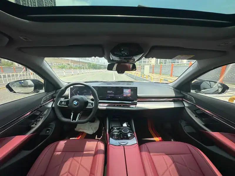 2024 BMW 5 Series 530Li Leading Edition M Sport Package — миниатюра 9
