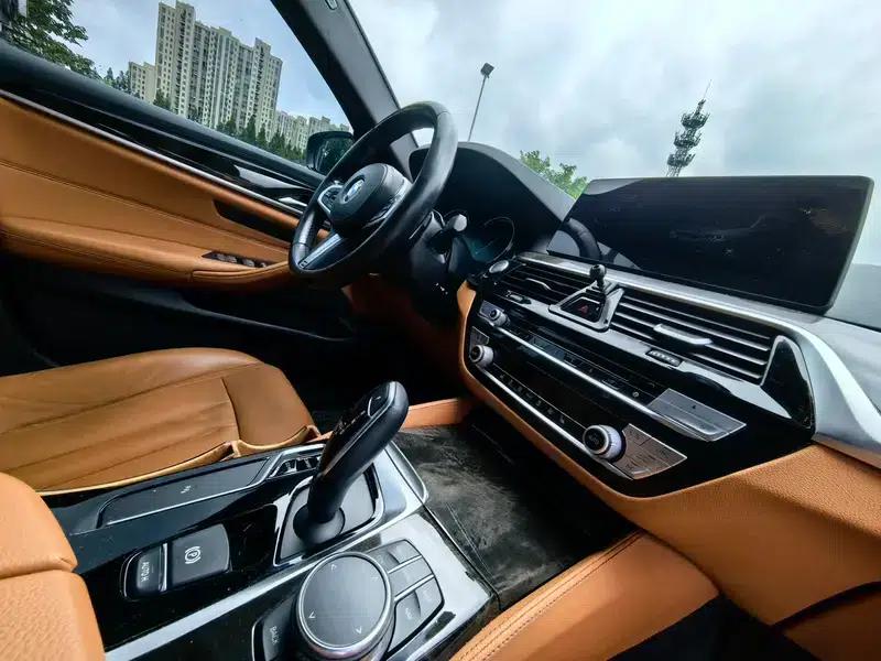 2018 BMW 5 Series Facelift 530Li Leading Edition M Sport Package — миниатюра 8