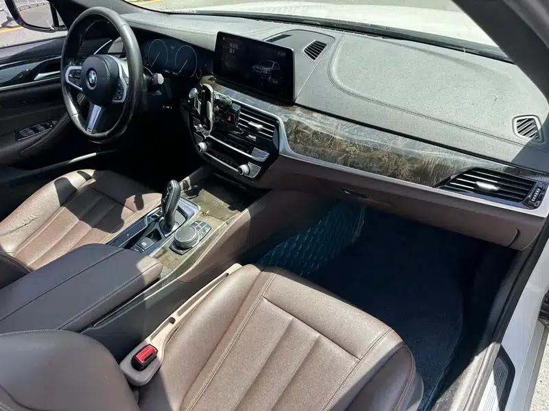 2019 BMW 5 Series 525Li M Sport Package — миниатюра 11