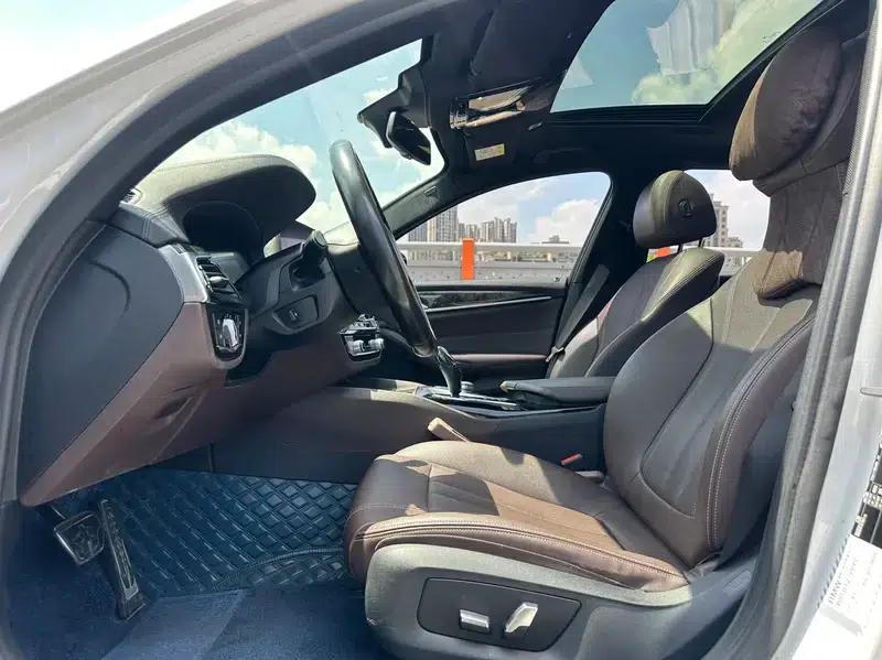 2019 BMW 5 Series 525Li M Sport Package — миниатюра 13