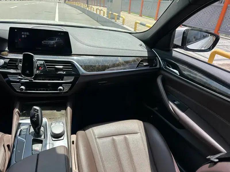 2019 BMW 5 Series 525Li M Sport Package — миниатюра 8