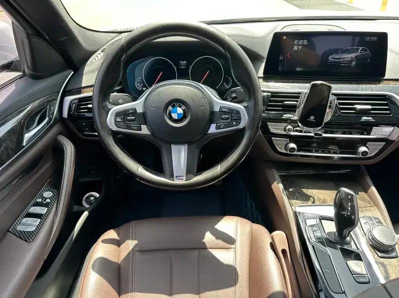 2019 BMW 5 Series 525Li M Sport Package — миниатюра 10