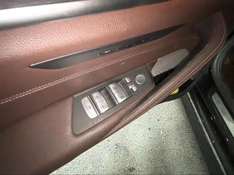 2021 BMW 5 Series 530Li Leading Edition M Sport Package — миниатюра 15