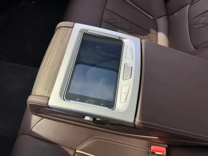 BMW 5 Series 2018 530Li Luxury Package — миниатюра 37