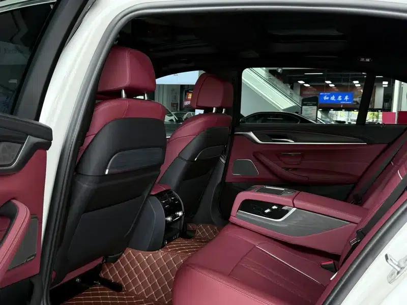 2023 BMW 5 Series 530Li Luxury M Sport Package — миниатюра 12