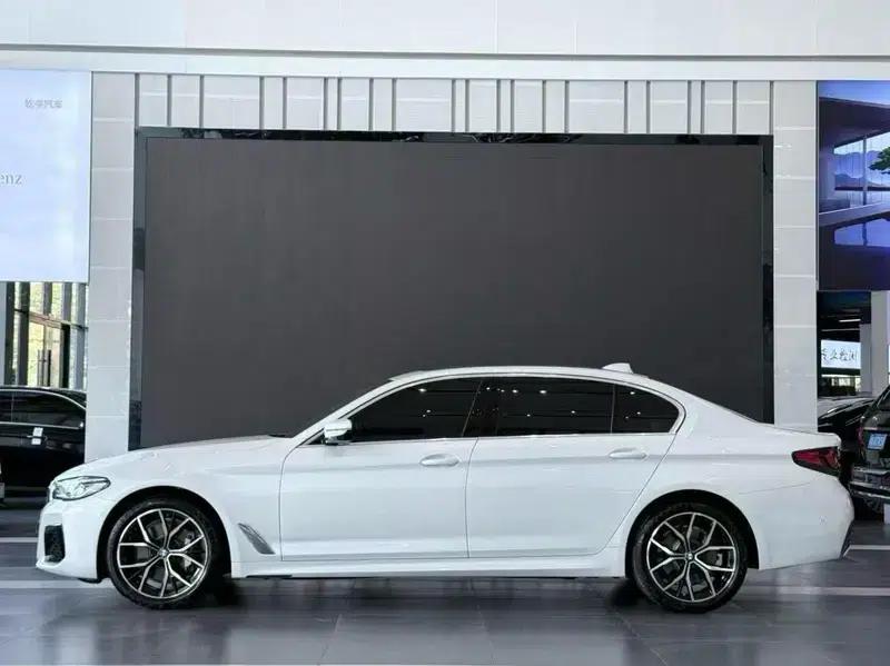 2023 BMW 5 Series 530Li Luxury M Sport Package — миниатюра 3