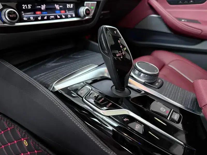 2023 BMW 5 Series 530Li Luxury M Sport Package — миниатюра 9