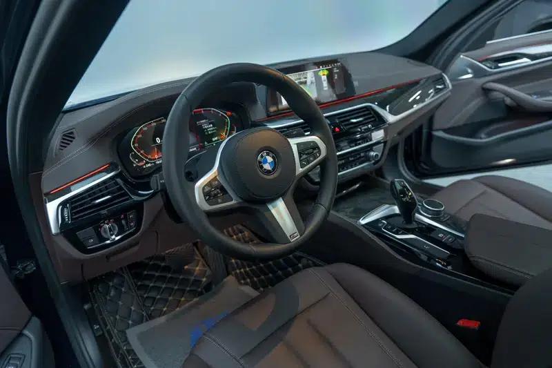 2020 BMW 5 Series 525Li M Sport Package — миниатюра 11